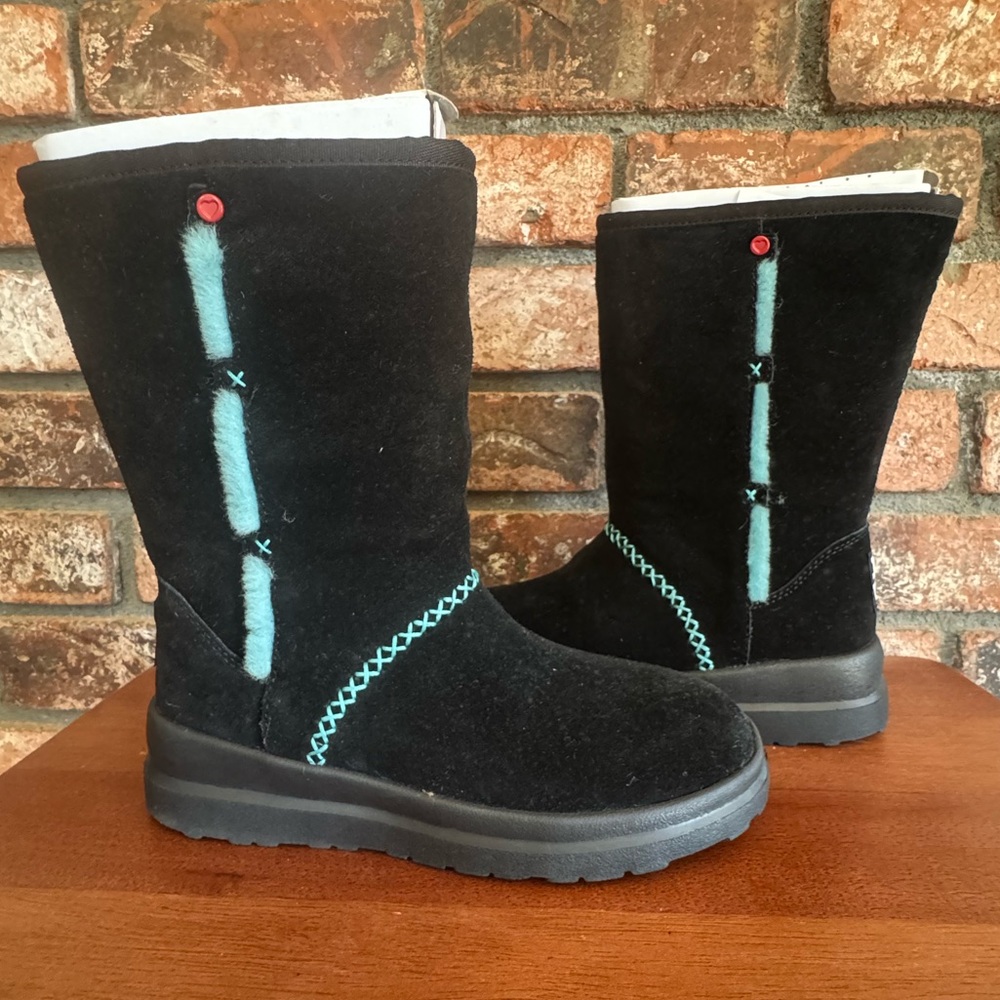 UGG Kisses Boots